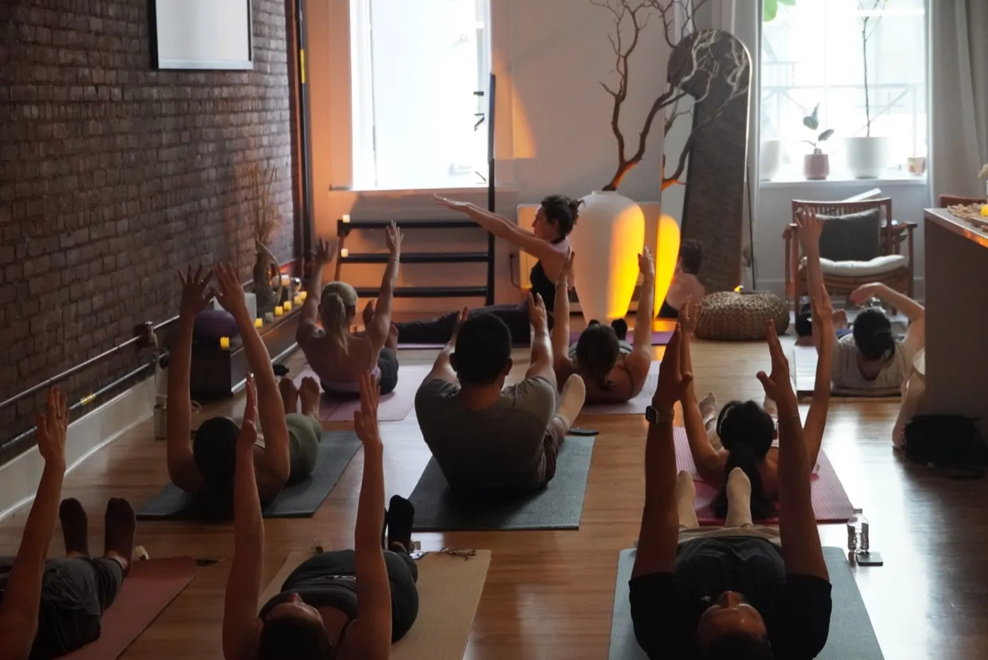 Pilates and rituals: mats in the living room